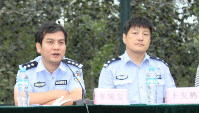 李锡宝警官与王宪鹏警官